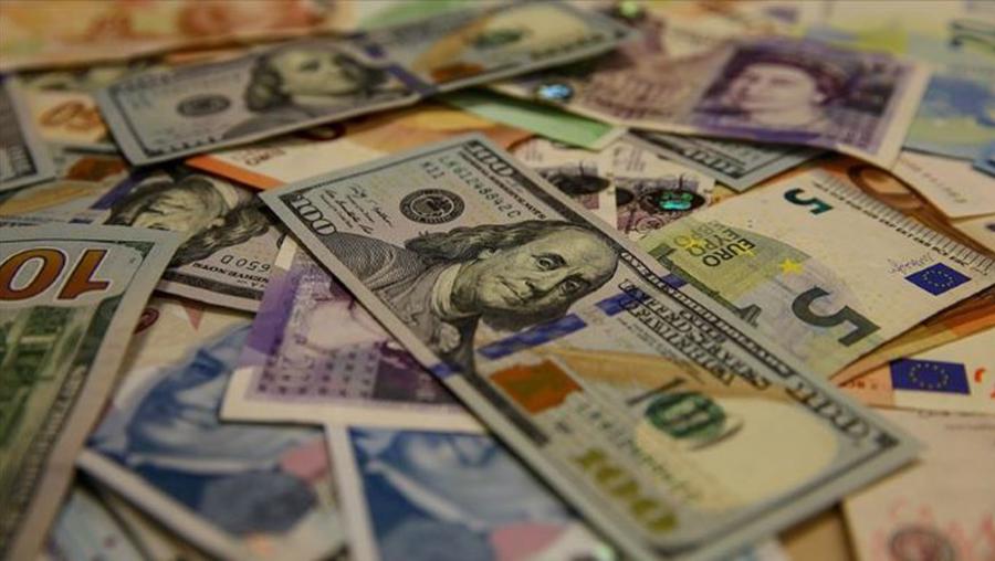 Yeni Şafak: Türkiye'nin önündeki en büyük engel döviz stokçuları